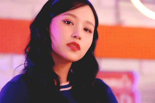 mina twice gains attention with black hair 13980