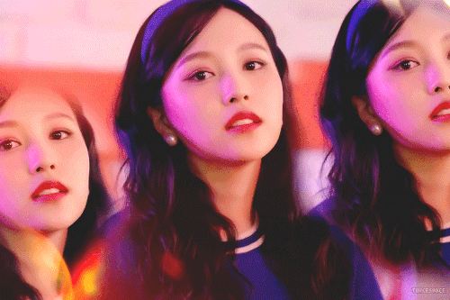 mina twice gains attention with black hair 19830