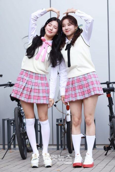 netizens compare itzys gi dles and blackpinks knowing bros outfits 555