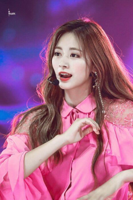 V (BTS) and Tzuyu (Twice) cause a “storm” on social media on April Fool's Day because they are so beautiful