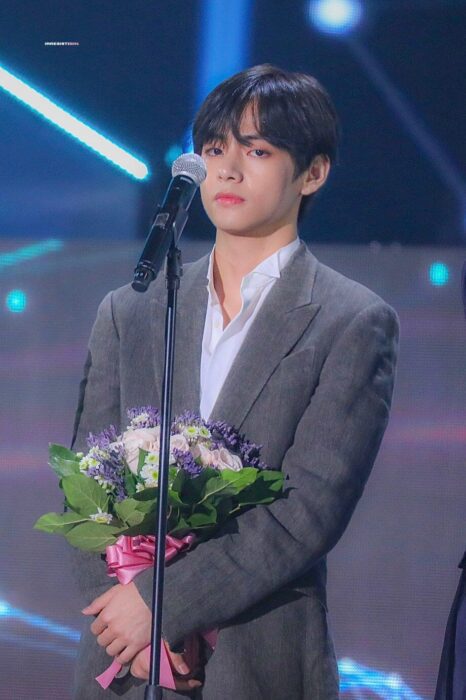 V (BTS) and Tzuyu (Twice) cause a “storm” on social media on April Fool's Day because they are so beautiful