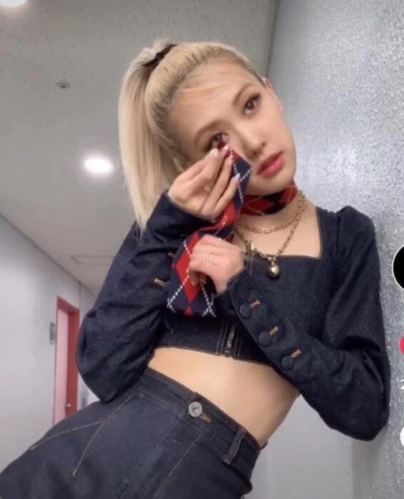 Rosé (BLACKPINK) announced that she would release the MV for "GONE" but fans refused to believe it!