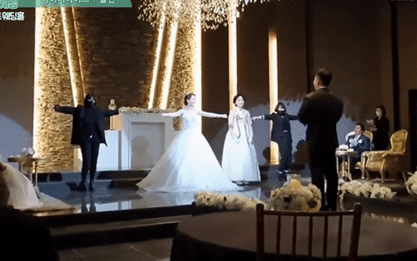 The video of a bride and her mother danced to Brave Girls' national hit recently goes viral