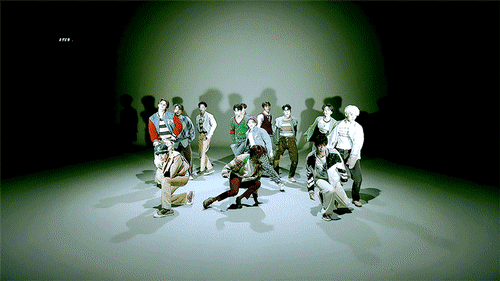 Who are the iconic members of the current hottest Kpop groups?