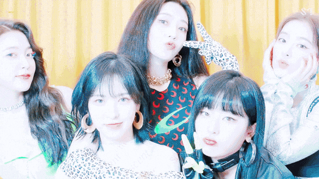 Who are the iconic members of the current hottest Kpop groups?