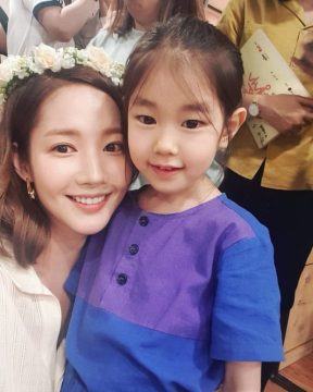 Netizens are going crazy because of the young star's appearance just joined YG: The beauty that makes others fall in love even when in the same frame with Park Min Young
