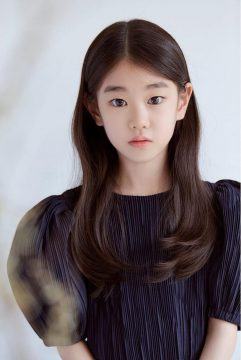 Netizens are going crazy because of the young star's appearance just joined YG: The beauty that makes others fall in love even when in the same frame with Park Min Young