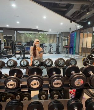 suhyeon caught attention with her flawless body at ygs magnificent gym 2979
