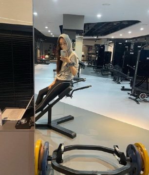 suhyeon caught attention with her flawless body at ygs magnificent gym 17947