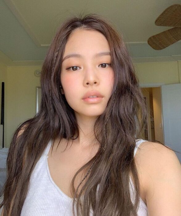 3 female idols are in love with the super pale makeup, who's visual is the best?