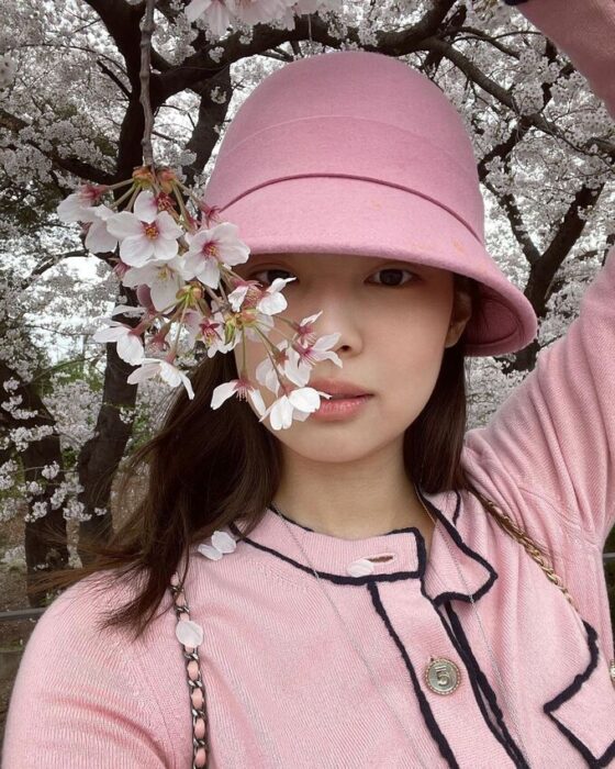 3 female idols are in love with the super pale makeup, who's visual is the best?