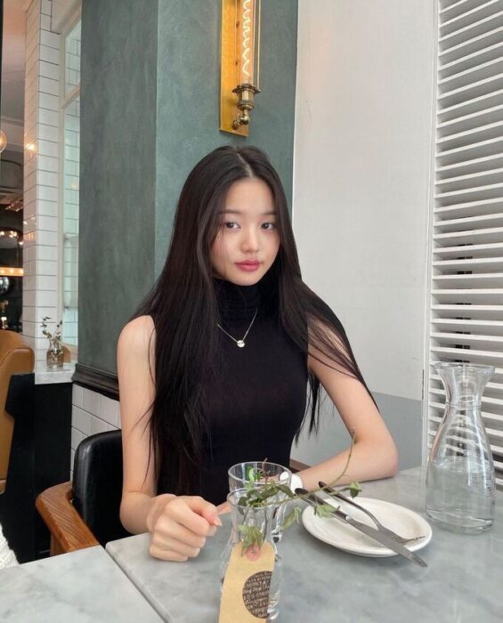 3 female idols are in love with the super pale makeup, who's visual is the best?