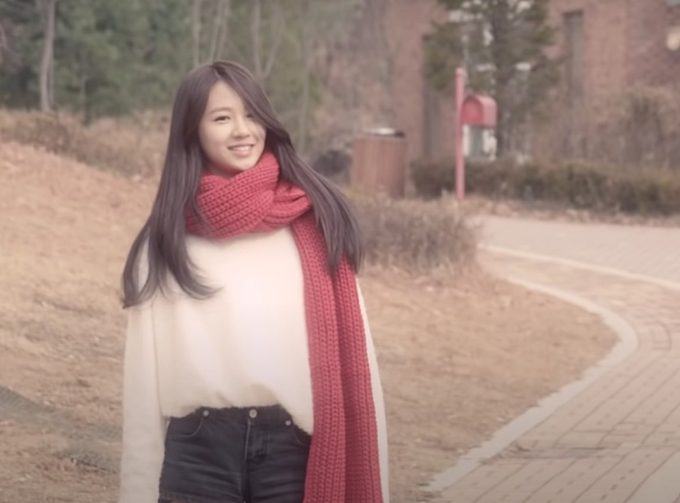 Heo Ji-won (Cherry Bullet): The most beautiful contestant in Girls Planet 999 with the face resembling Mina (TWICE)