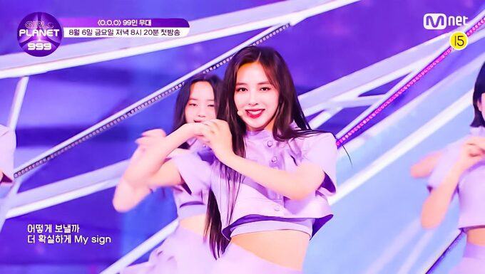 Heo Ji-won (Cherry Bullet): The most beautiful contestant in Girls Planet 999 with the face resembles Mina (TWICE)