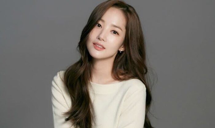 park min young 920302893802983908209382082