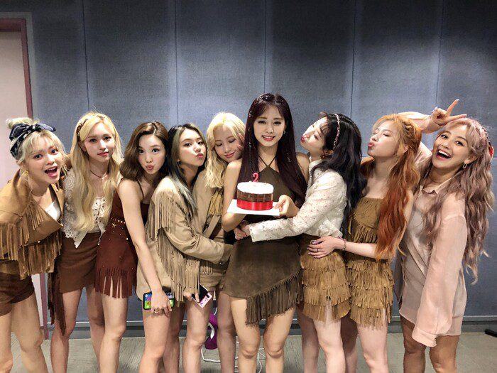 What will JYP be if Twice members simultaneously don't re-sign and the group disbands?