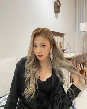 Following the rumours surrounding Giselle, netizens wonder: “If it wasn’t Giselle, who would debut with aespa?"