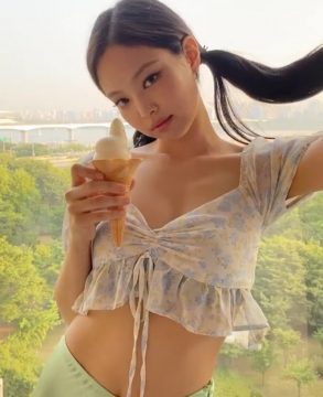 korean netizens debate on the recent trend of wearing crop top 2382084835 scaled 1