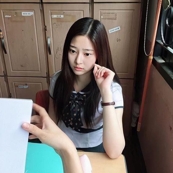 The beauty of the 4th generation kpop idols from the day at school 