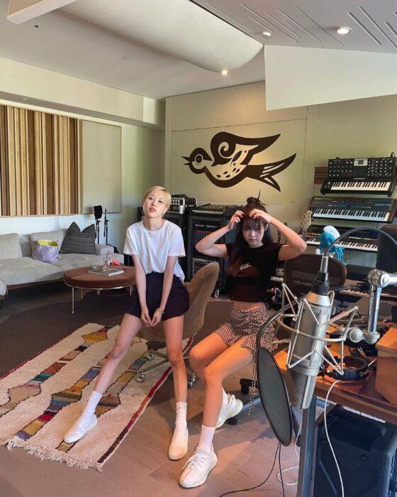 The list of famous stars that Rosé (BLACKPINK) hung out with in the US makes netizens admire