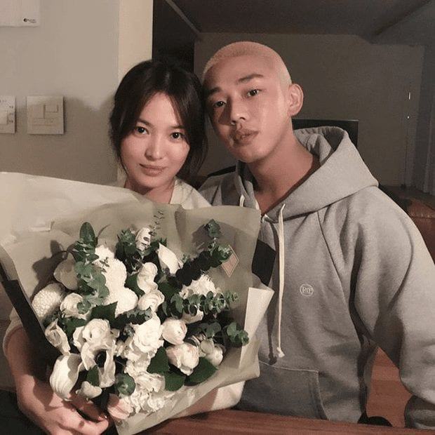 Song Hye Kyo was happy with a young man and a dog like a family, took steps against Song Joong Ki and his new so-called girlfriend?