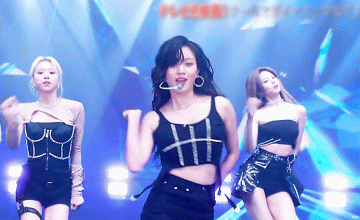 twice on the japanese tv show mina showed her outstanding white shoulders ji hyo was freaking pretty 28847897982 scaled 1