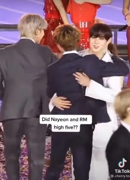 the question that has not been answered for the past 2 years did rm bts and na yeon twice high five at that time 298347979