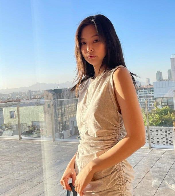 BLACKPINK Jennie, a super mini dress emphasizing her slim body… "Where?"