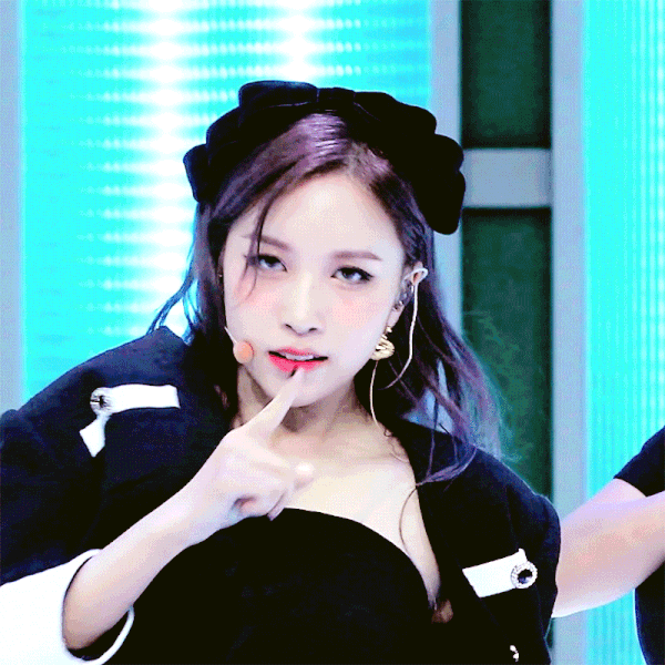 mina twice 2830797398675758 Idols with Ideal Face Shape