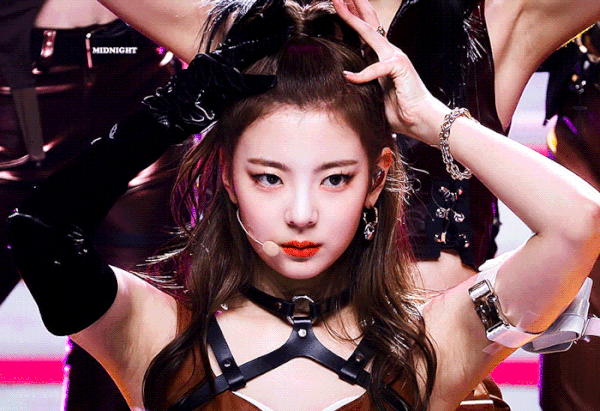 lia itzy 238927386317937136836872301 9 Idols with Ideal Face Shape