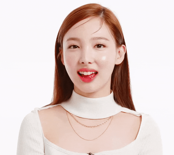 Even without every perfect feature like Tzuyu or a sexy visual like Sana, Nayeon still attracts fans with her refreshing aura and cheerful energy.