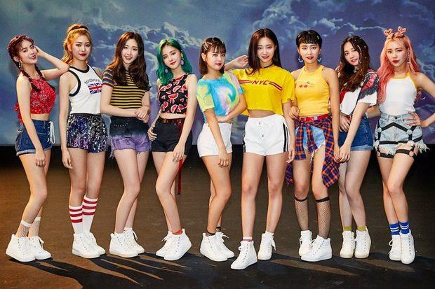 Lee Min Ho's rumored girlfriend Yeonwoo used to imply that she was forced to leave MOMOLAND, and had to work for 2 years without any earnings to pay the debt?