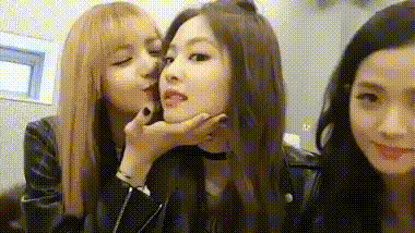 Lisa likes kissing BLACKPINK members every chance she gets, will her solo MV have any hot scenes?
