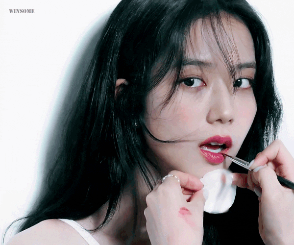 Korean netizens voted out the 3 prettiest female Kpop idols nowadays