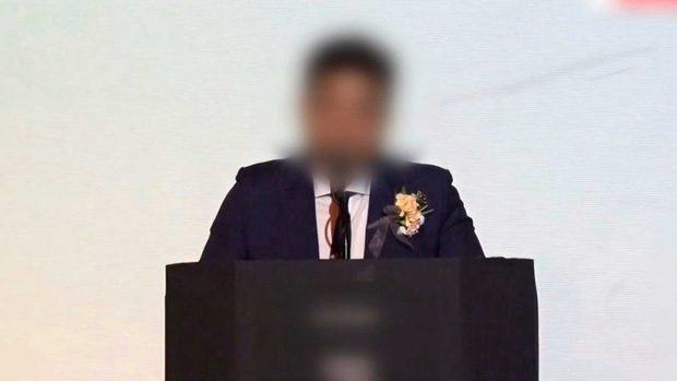 Revealing the identities of two A-list celebs who have a love-money relationship with a Korean “fake-chaebol” 