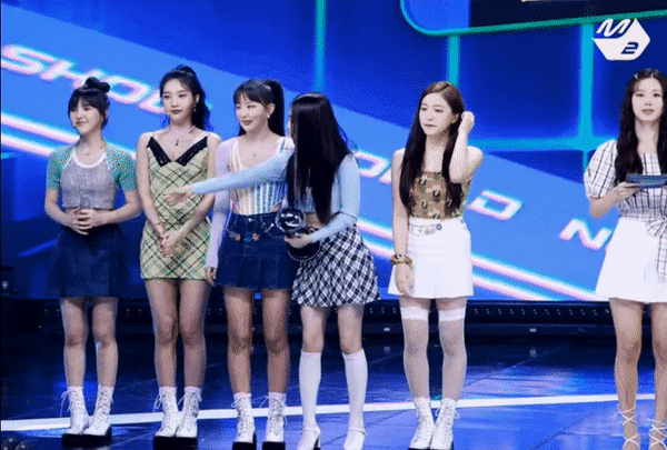 Irene’s suspicious action on Red Velvet’s encore stage for their 1st win on M Countdown