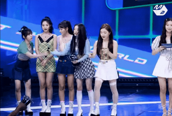 Irene’s suspicious action on Red Velvet’s encore stage for their 1st win on M Countdown