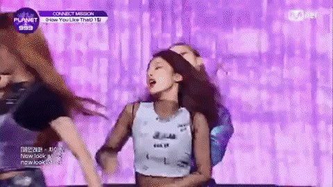 2 female trainees who took the spotlight when covering Lisa's (BLACKPINK) rap with top notch aura