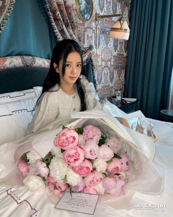 Jisoo blackpink 8018038030810 scaled 1