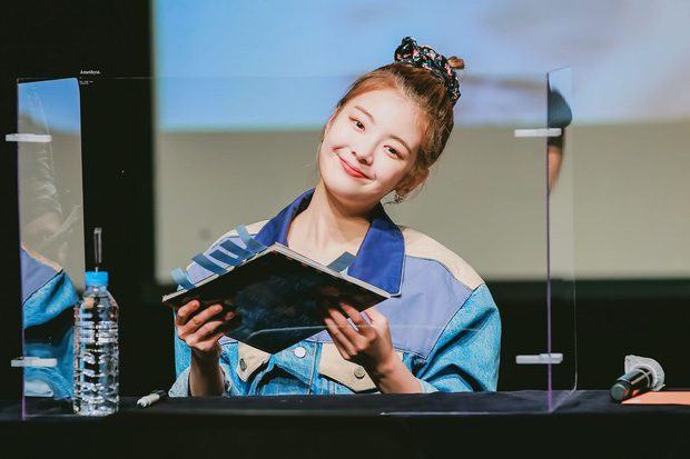 Soojin left (G)I-DLE