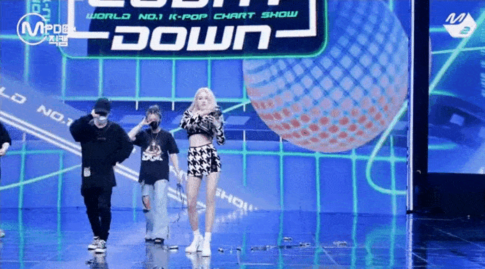 How was the quality of Somi's live vocal in the encore celebrating the first win of 'DUMB DUMB'? 