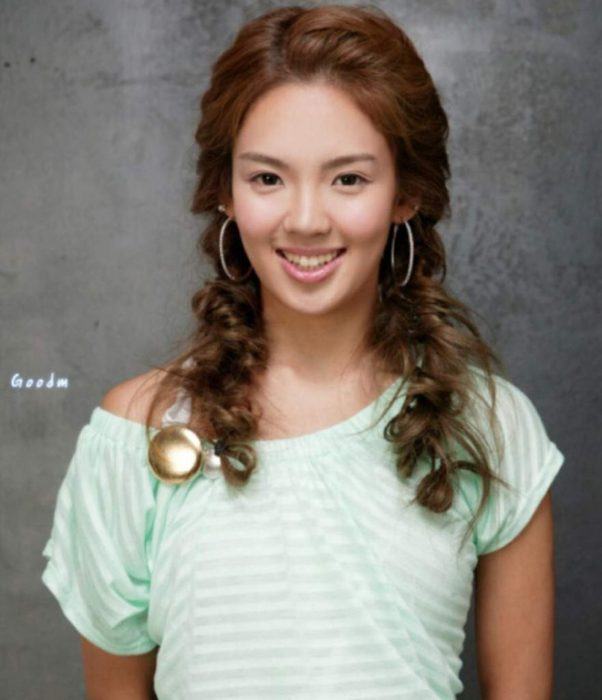 A netizen compared the visual of Hyo Yeon (Girls Generation) to Irene (Red Velvet), causing controversy