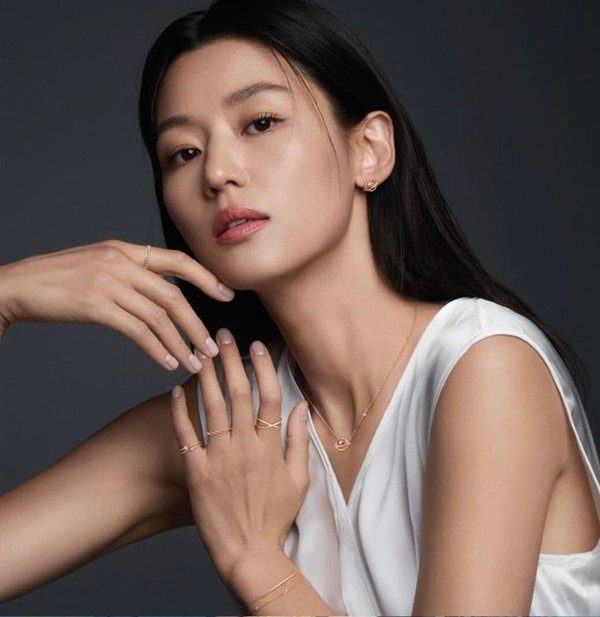 TMI News announced the Korean stars with the highest advertising salaries currently