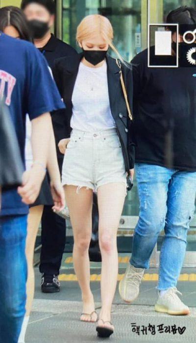 BLACKPINK on schedule: Jennie looks strangely younger, Rosé wears slippers, and Jisoo looks good on her new hairstyle