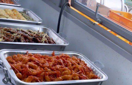Song Hye Kyo received endless food trucks – What a famous actress!