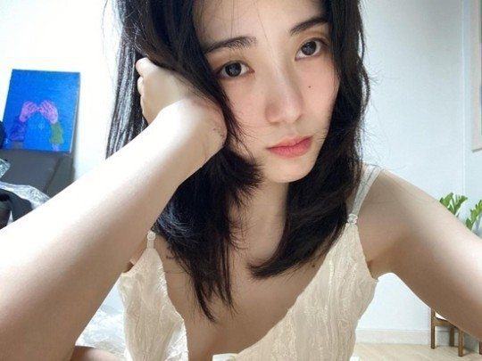 kwon mina aoa instagram 80982309820938902 1