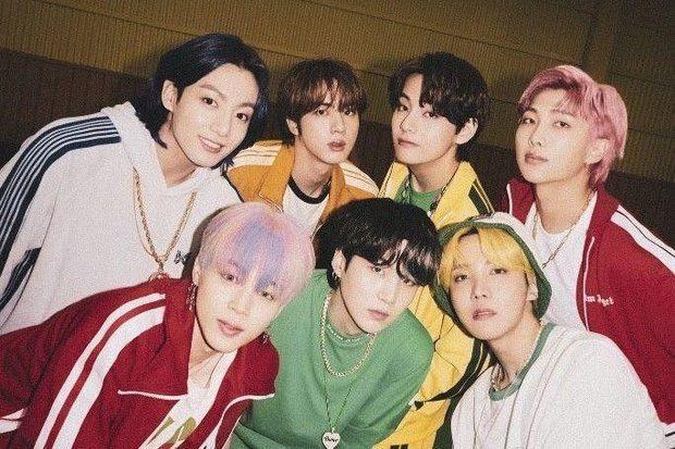 Exploding controversy after the "unrealistic" #1 Billboard of BTS