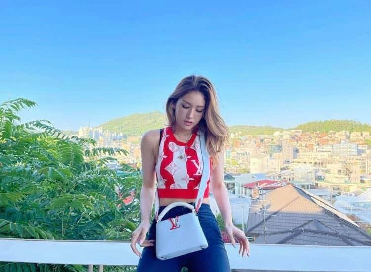 Somi 7392739283