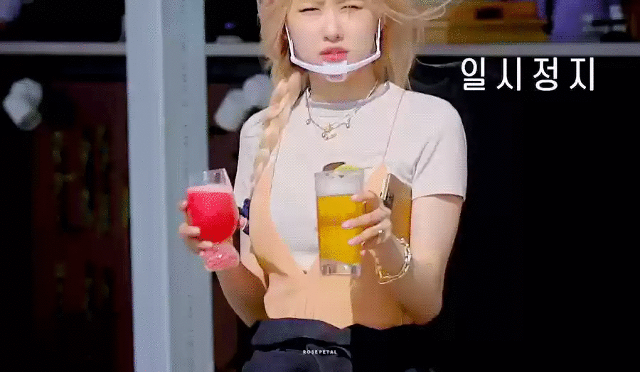 Rosé (BLACKPINK) looks stunning as a muse in the behind-the-scenes video of The Sea Of Hope