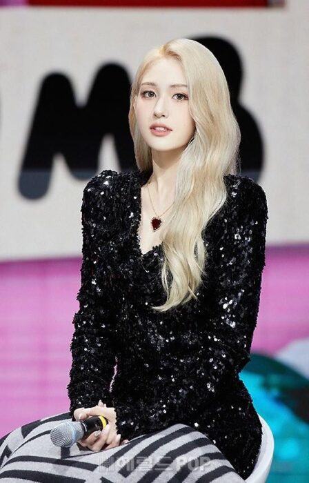 jeon somi 090878675643464789876543456789